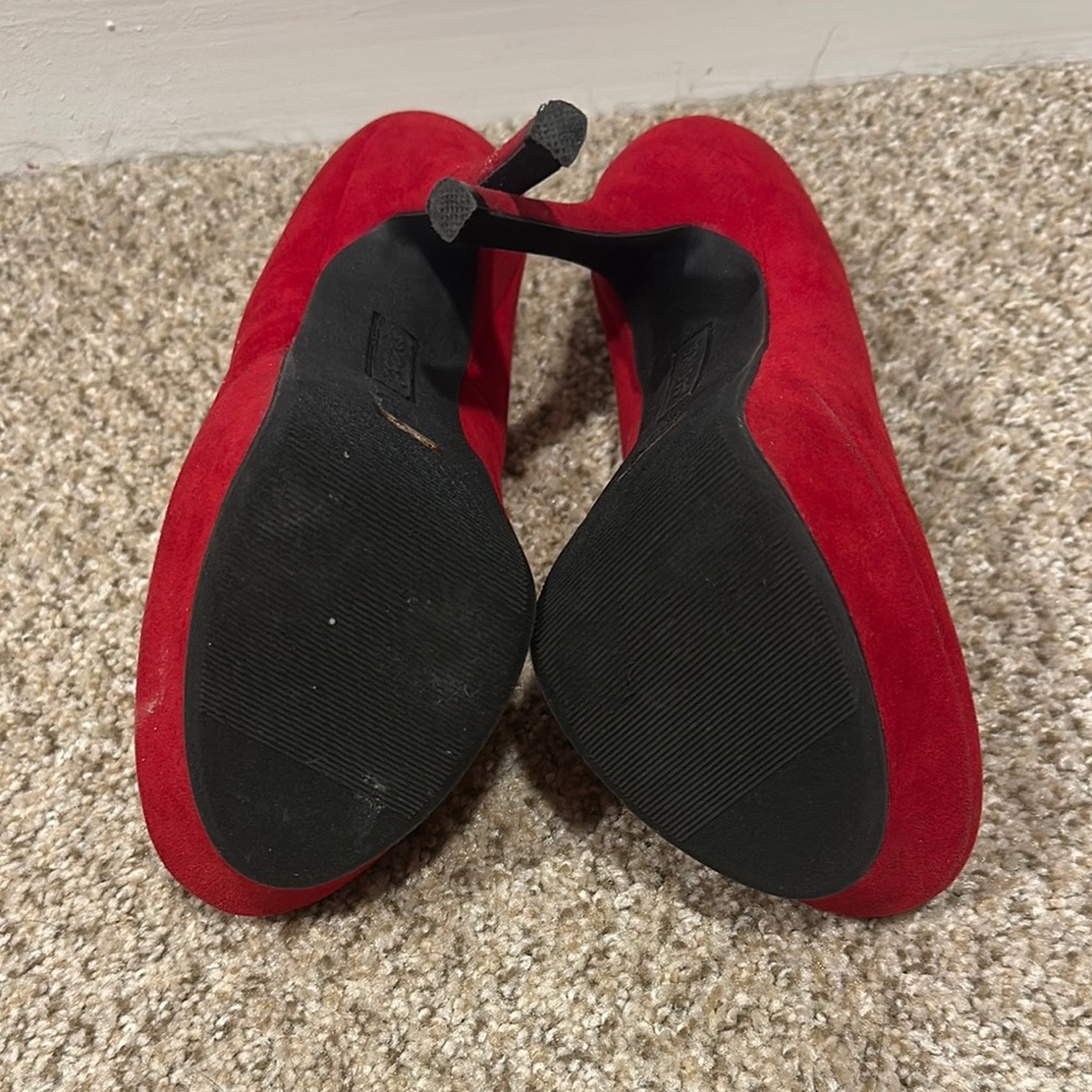 Elegant Red Women's Heels - Picture 3 of 3